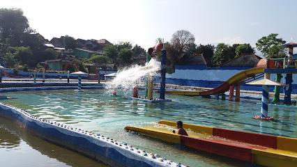 Kolam Renang Layung Sari - Sucinaraja